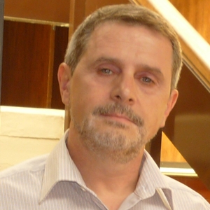 Dr. Rubén Lara